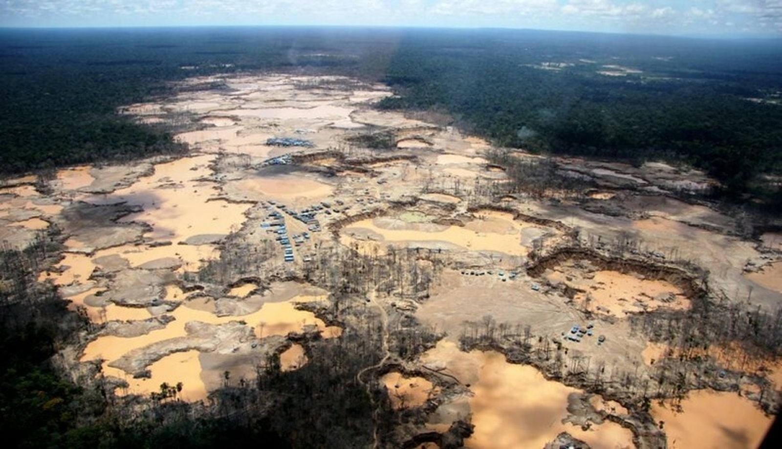 Efectos devastadores de la minería en la Amazonía