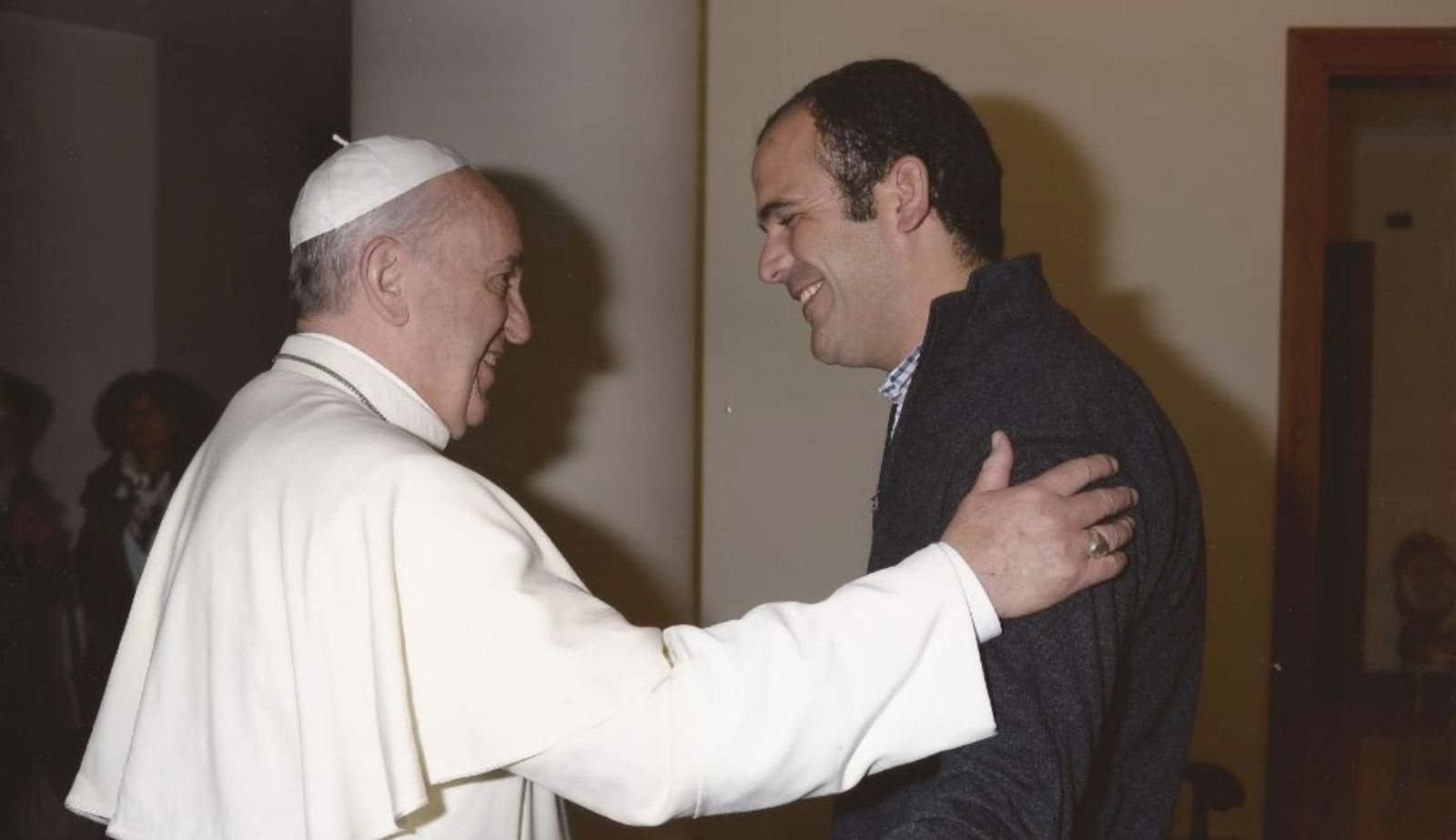 Papa saluda a Nacho Puente