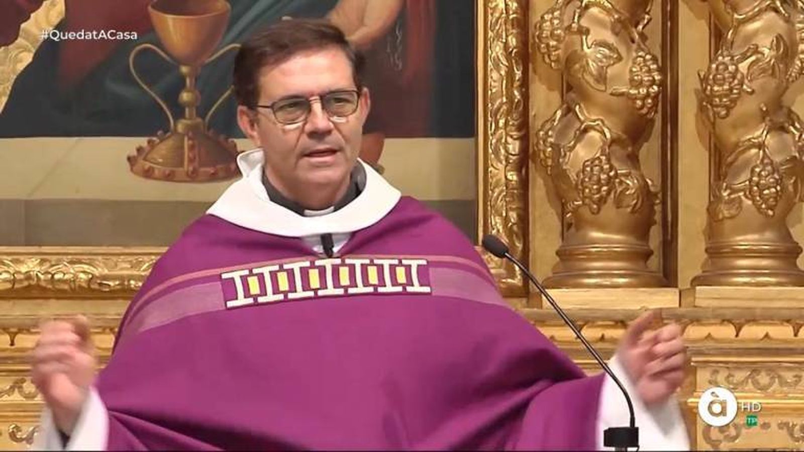 Jesús Corbí, presidiendo la misa por À Punt