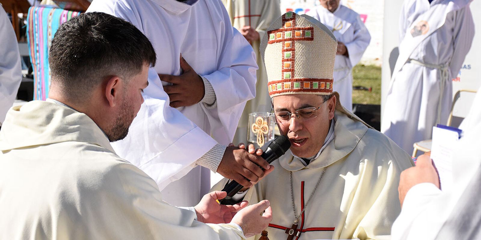 Gustavo Ortiz, con el obispo Musolino