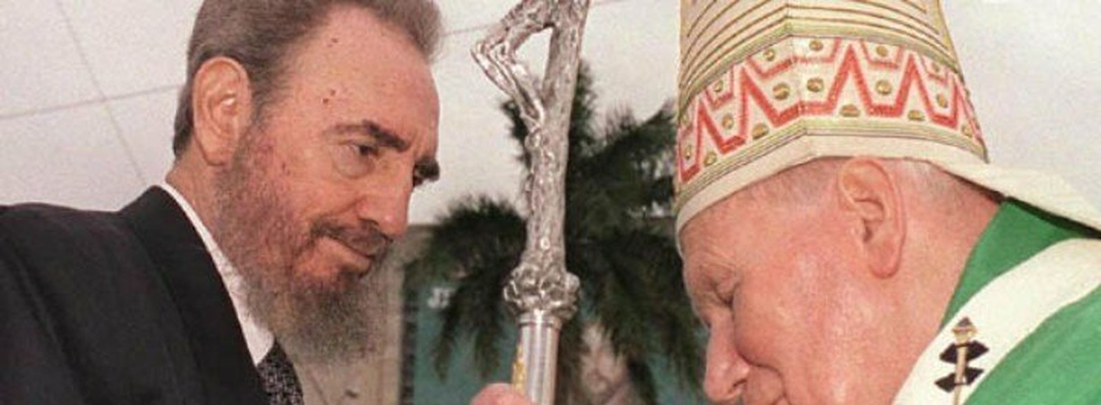 Wojtyla fue recibido en La Habana por Fidel Castro