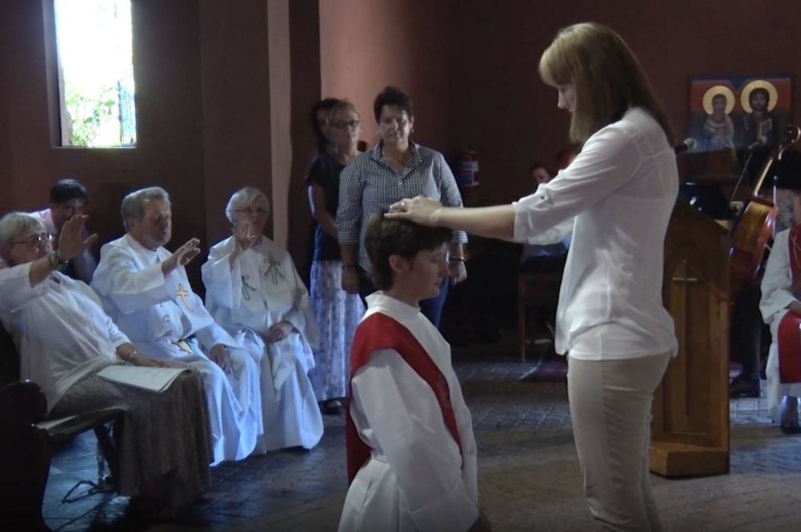 Ordenación sacerdotal femenina