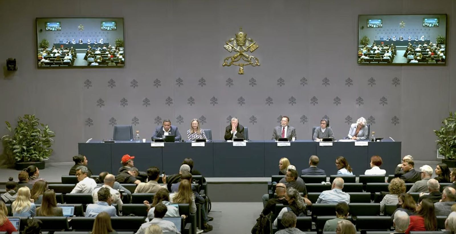 Rueda de prensa en el Vaticano