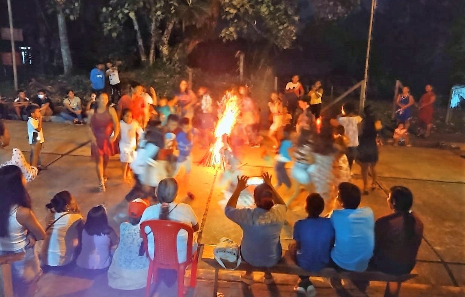 Vigilia Pascual en El Estrecho - río Putumayo (Perú)