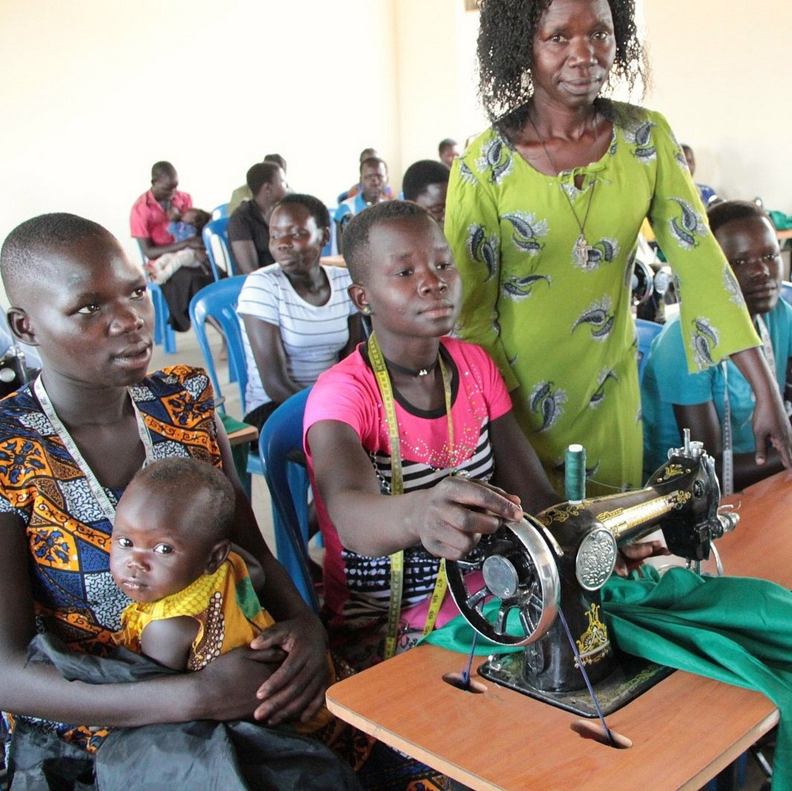 Clase de costura en el campo de refugiados de Palabek, Uganda