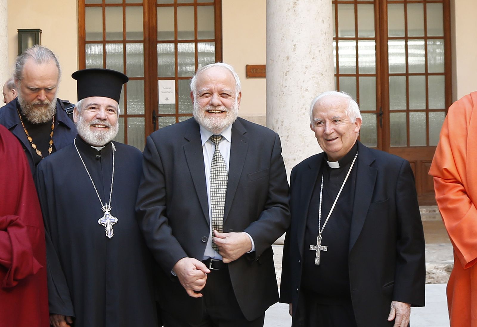 El cardenal Arzobispo de Valencia, Antonio Cañizares, junto a Riay Tatary.