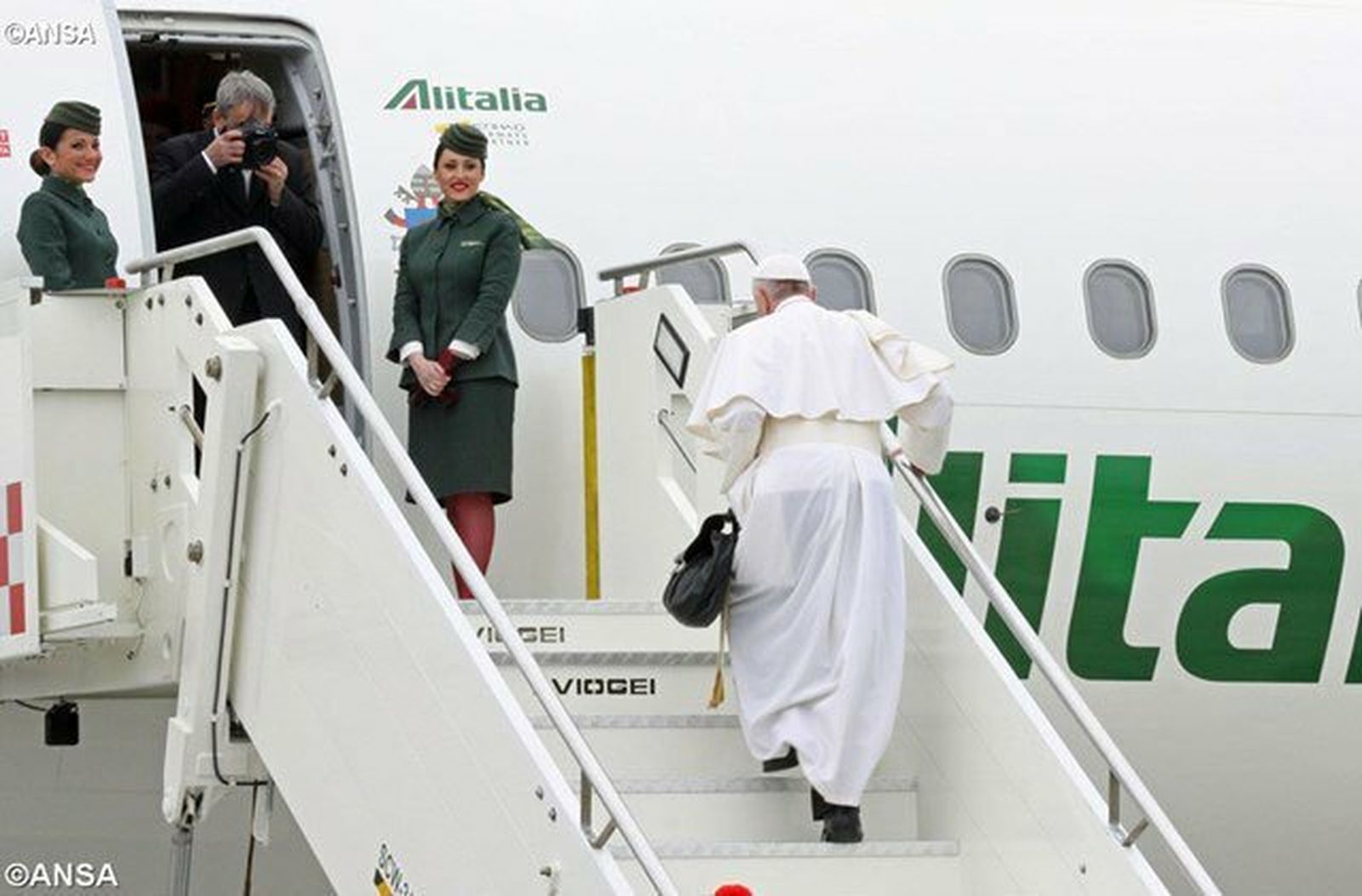 El Papa vuelve a salir de viaje