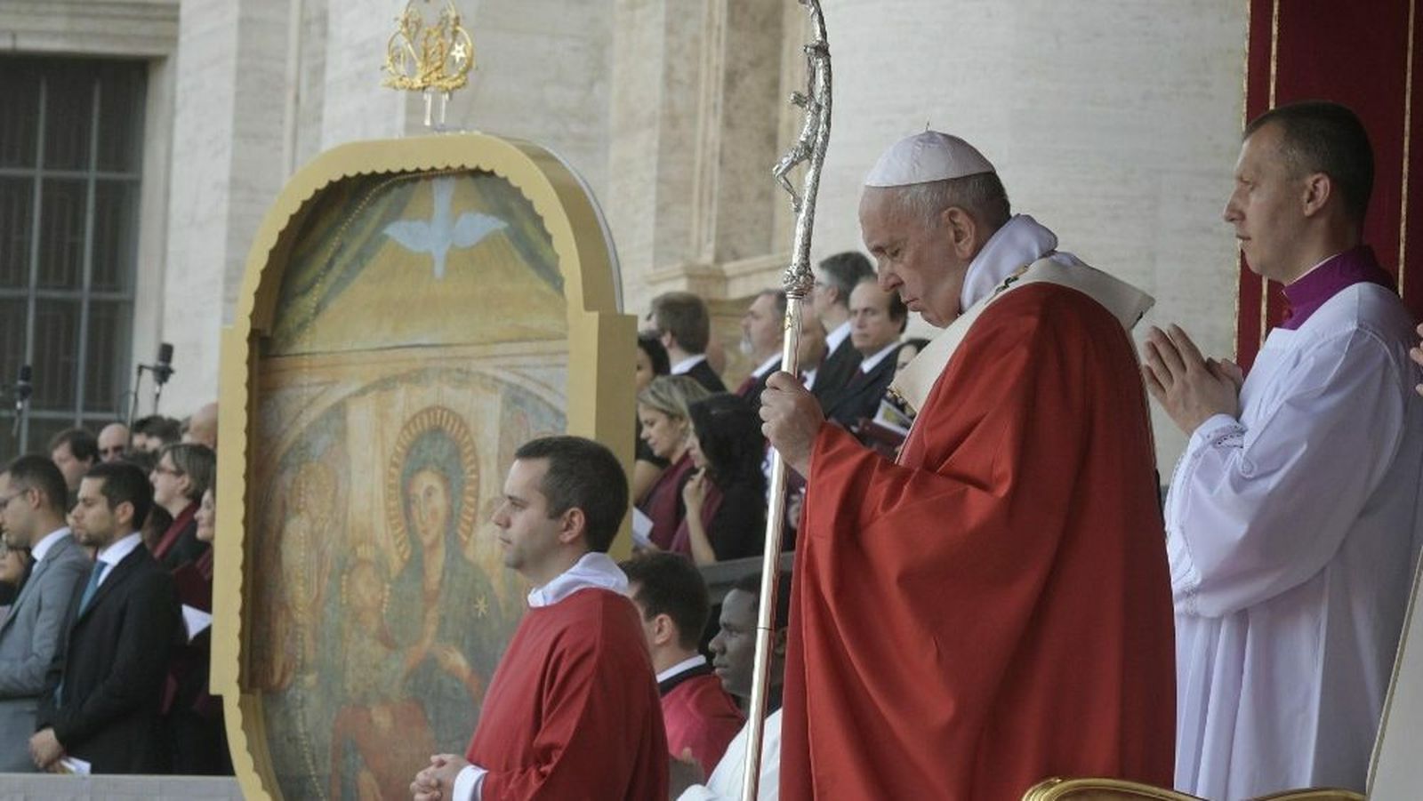 El Papa celebra esta tarde la Misa de la Vigilia de Pentecostés