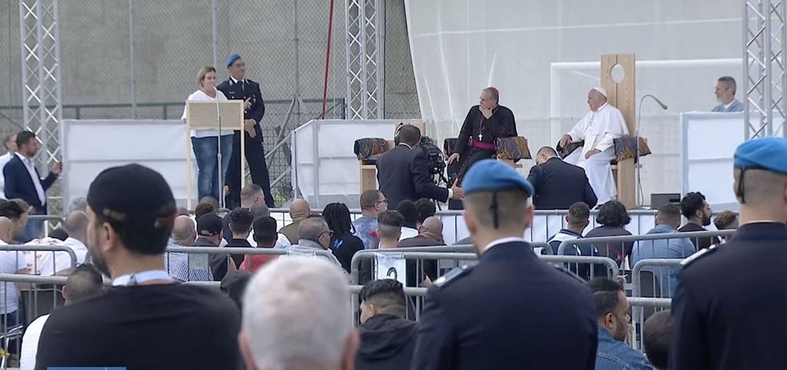 La directora de la cárcel, con el Papa Francisco