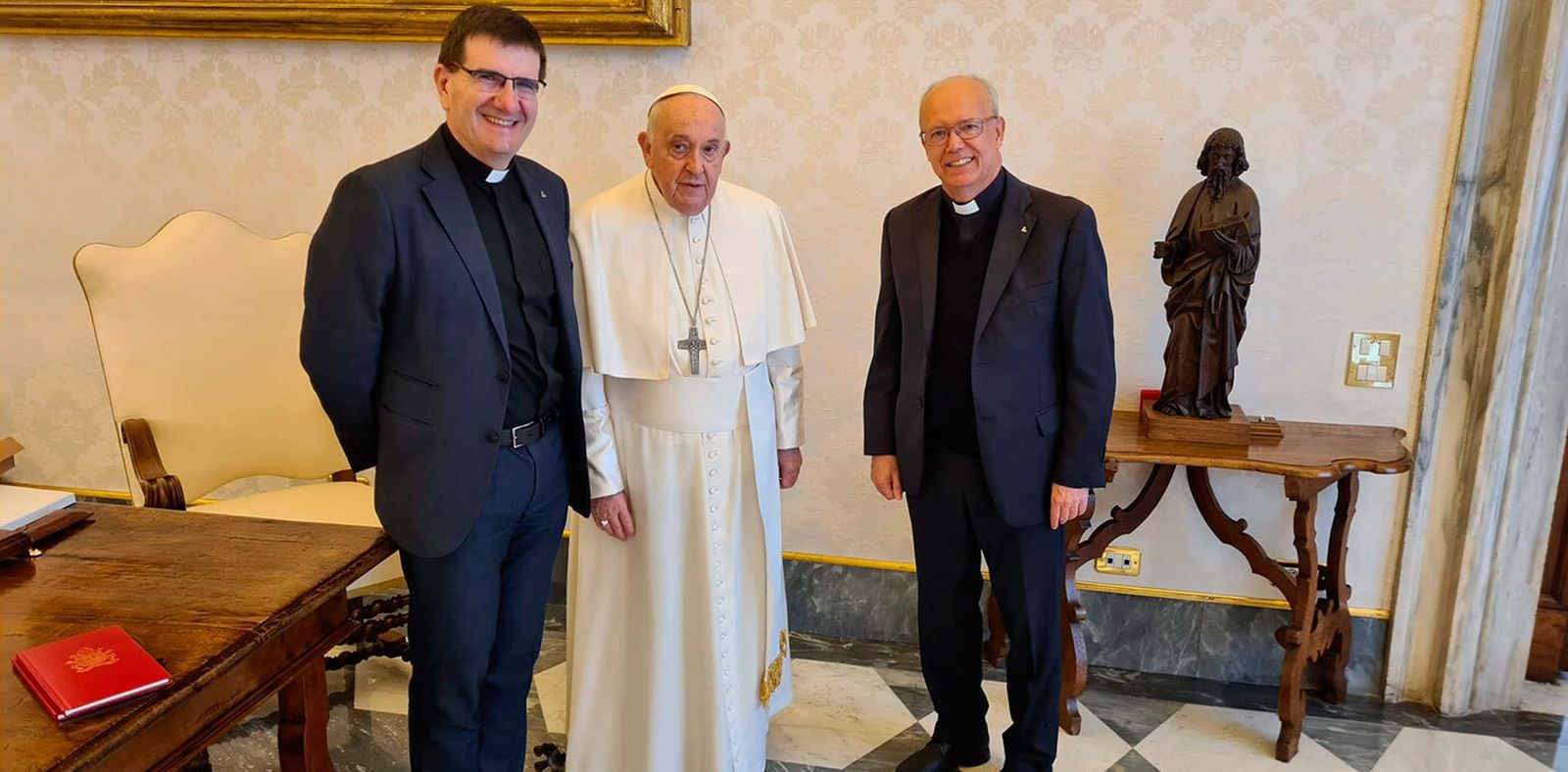 Francisco con el rector de Deusto y el decano de la Facultad de Teología