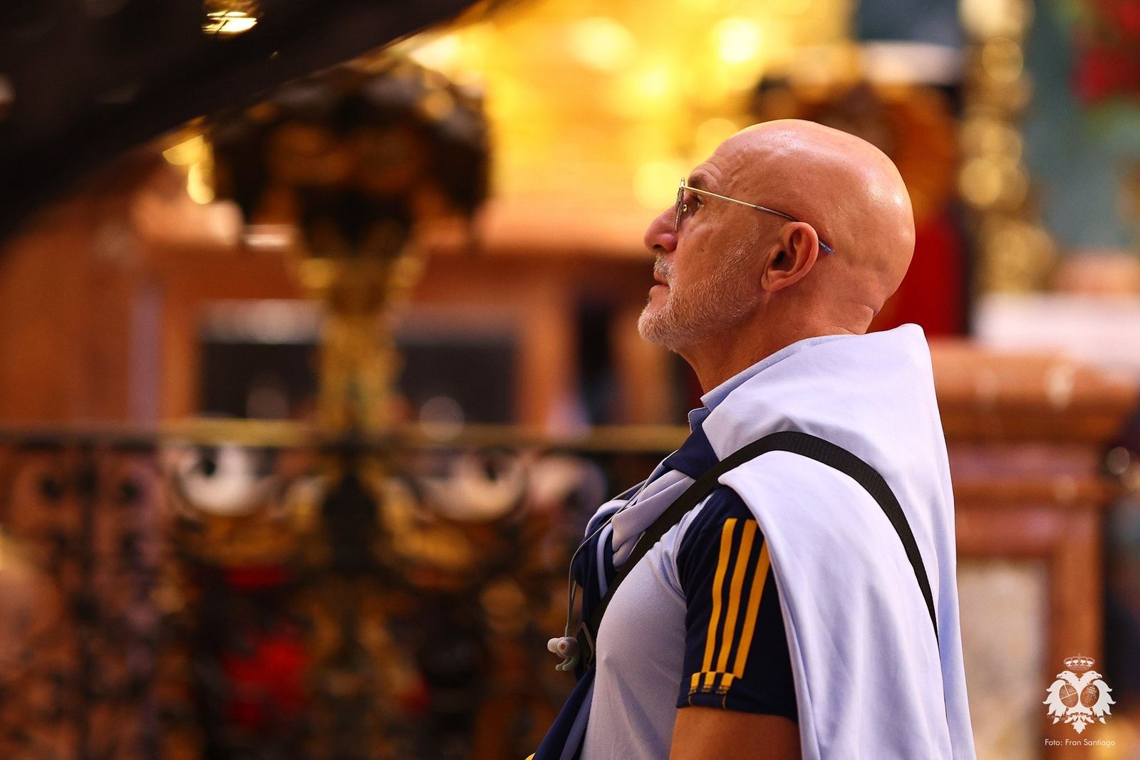 Luis de la Fuente, rezando ante el Cachorro