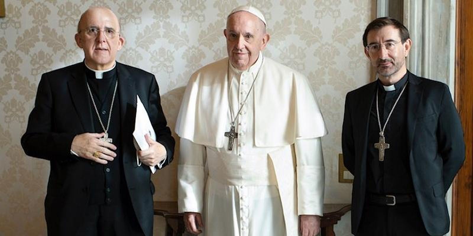 El Papa, junto al cardenal Osoro y a José Cobo