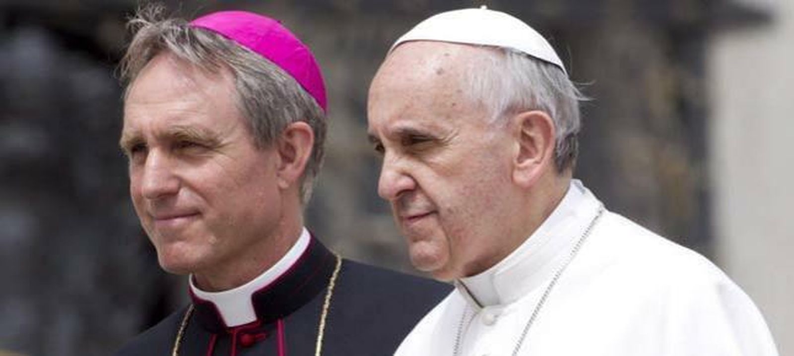 Francisco y Ganswein