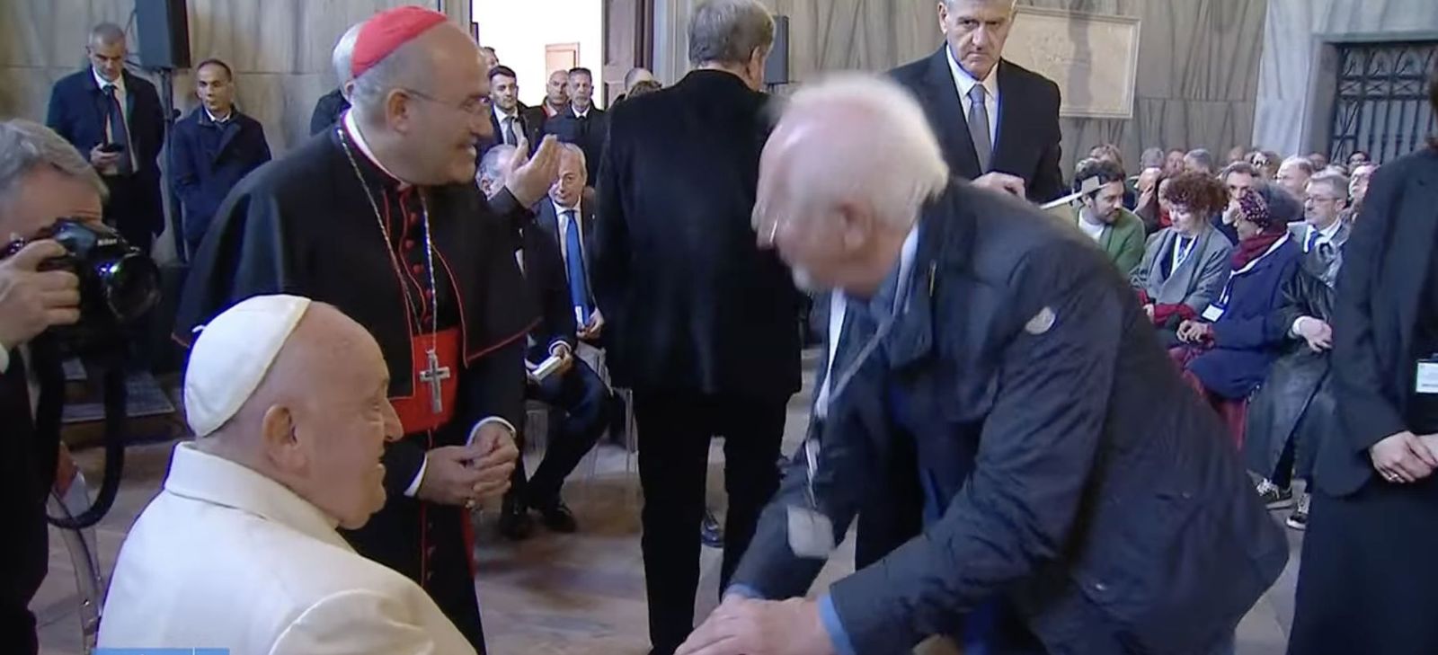 Los artistas saludan al Papa