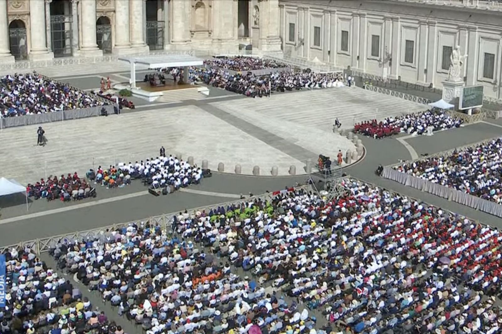 Fieles, en la plaza de san Pedro para la audiencia general