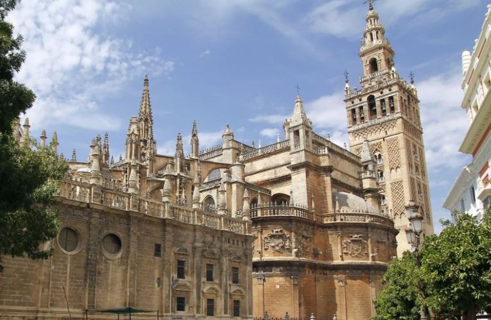 La catedral de Sevilla, con la "giralda"
