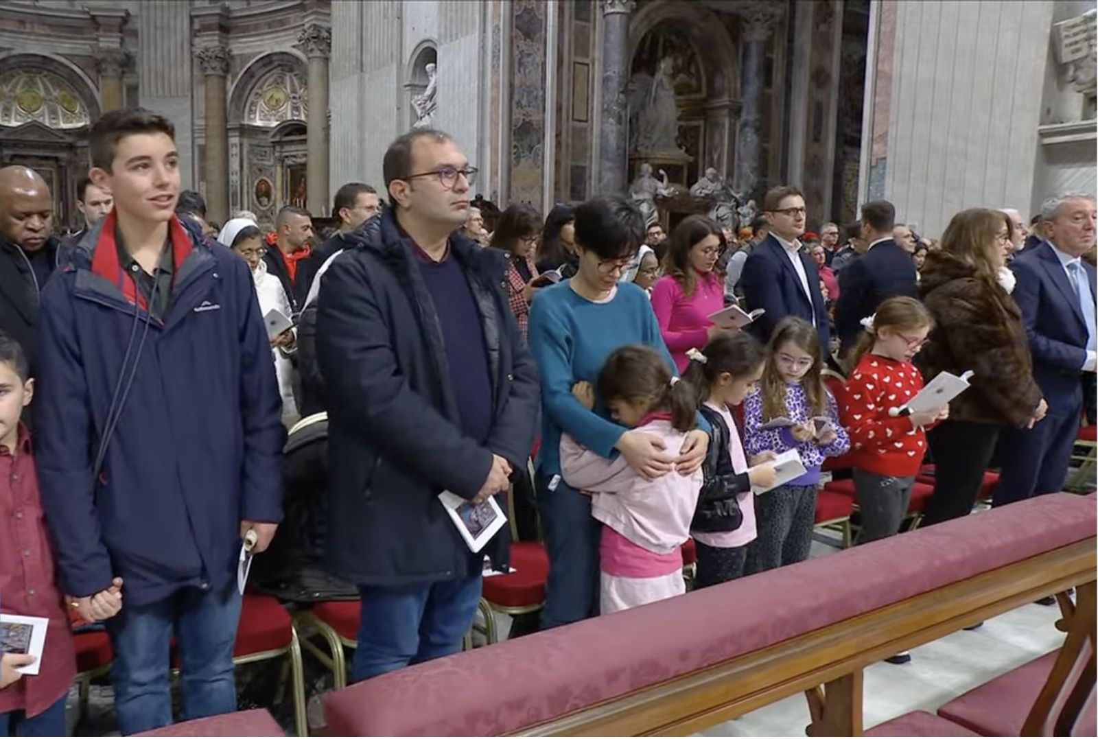 Las familias no faltaron a la misa de Epifanía en San Pedro