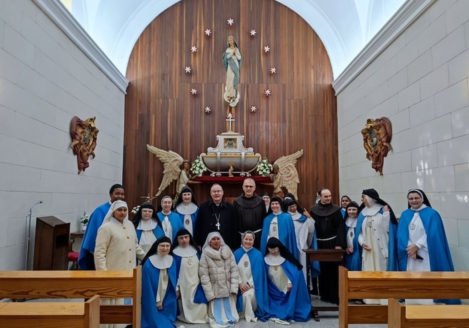 El arzobispo de Toledo con una comunidad de vida contemplatica