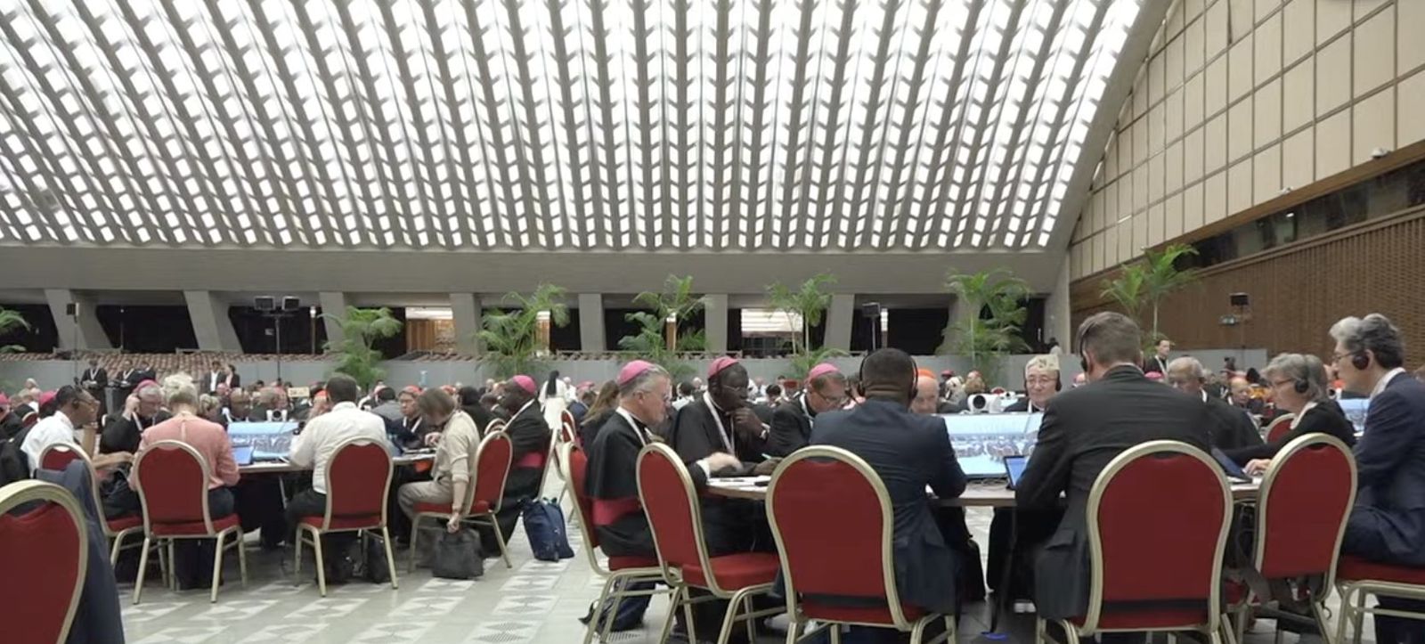 Mesas de los sinodales