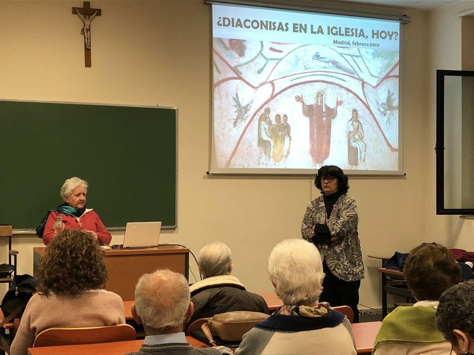 Pepa Torres impartiendo un seminario