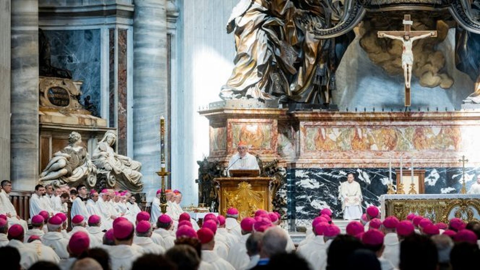 Eucaristía presidida por Zuppi en San Pedro