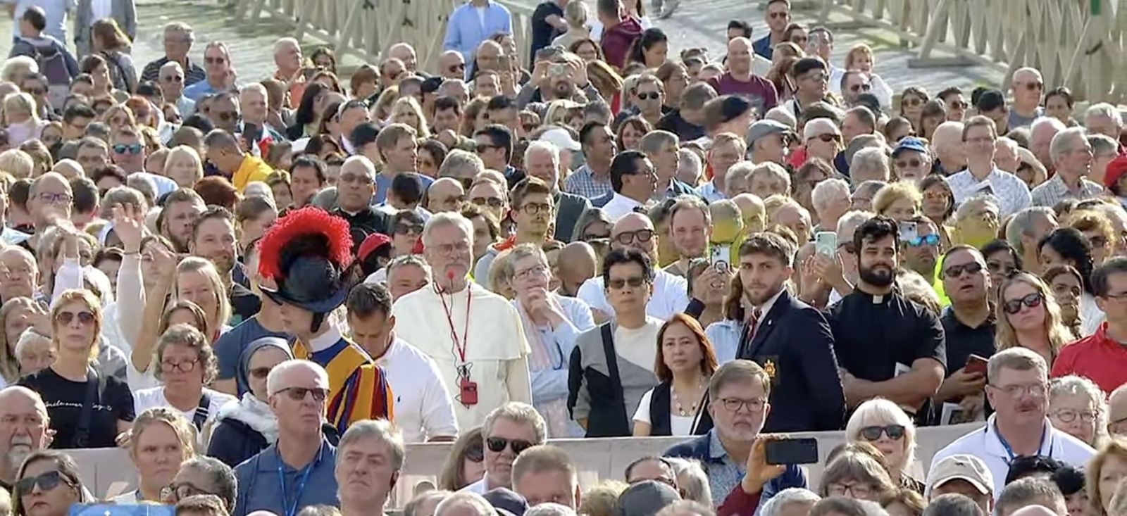 Miles de fieles en San Pedro