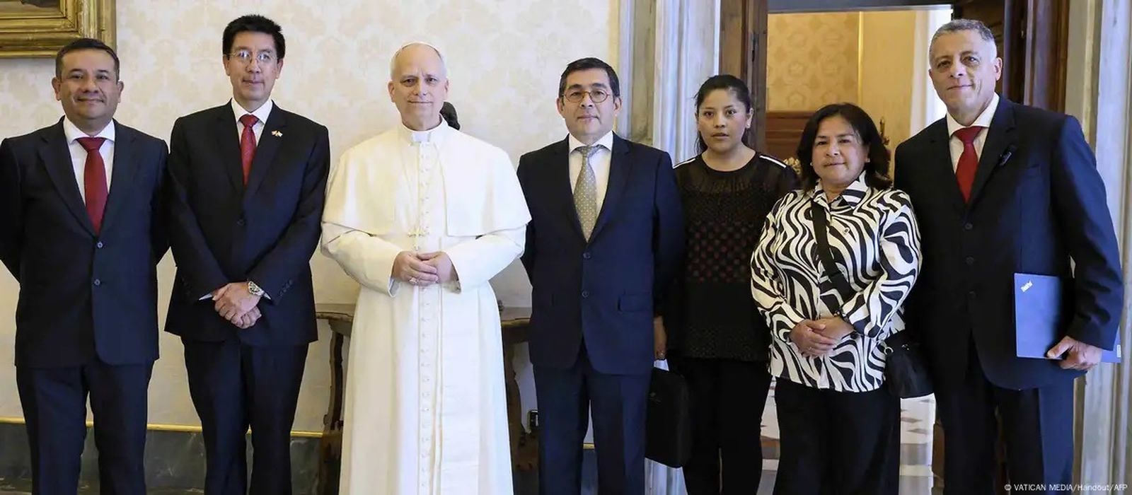 León XIV y la delegación peruana del Reniec