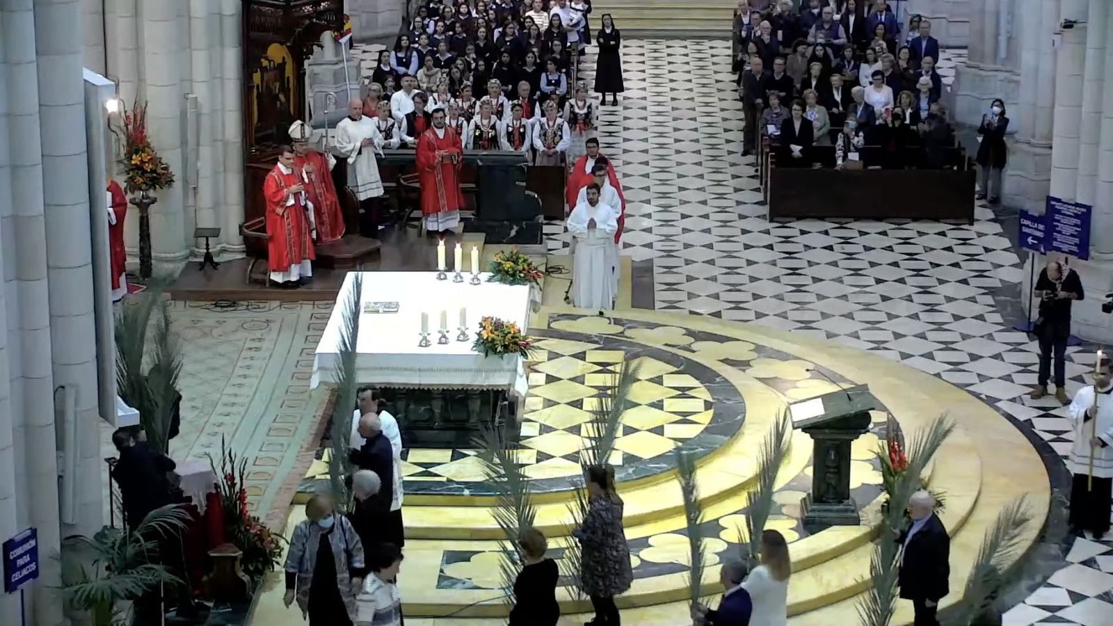 Un momento de la ceremonia, con el desfile de las palmas