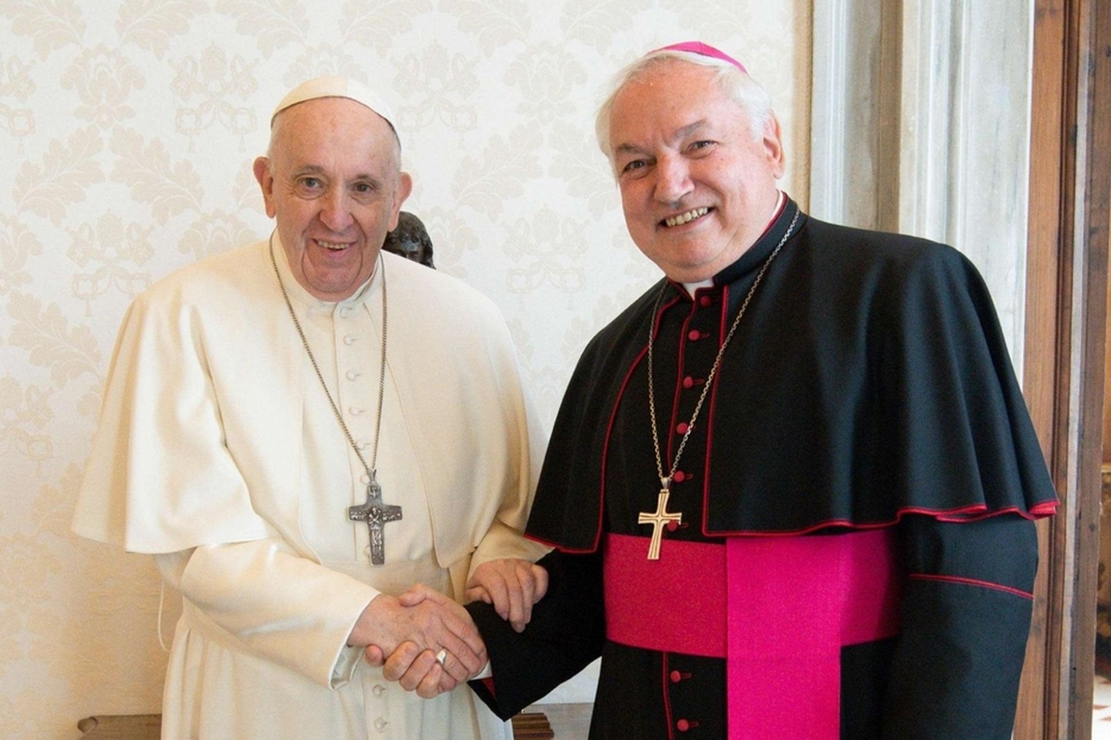 El papa Francisco y Jean-Marc Aveline.