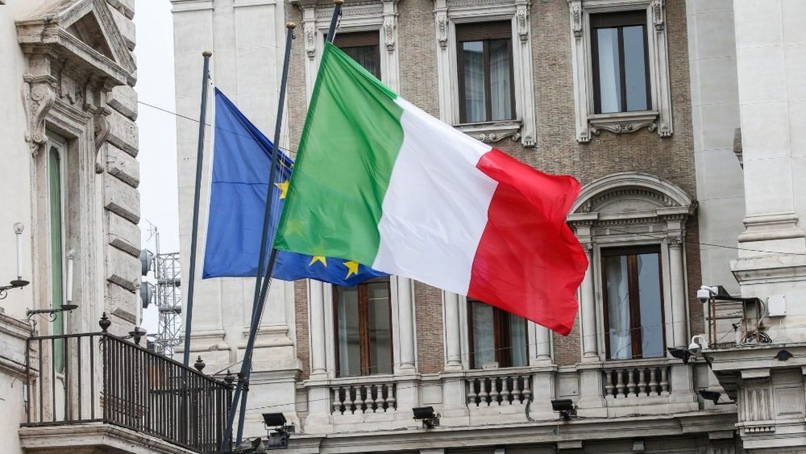 Banderas italiana y Europea
