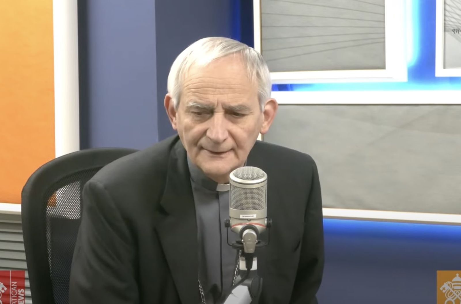 Zuppi, en los estudios de la radio vaticana