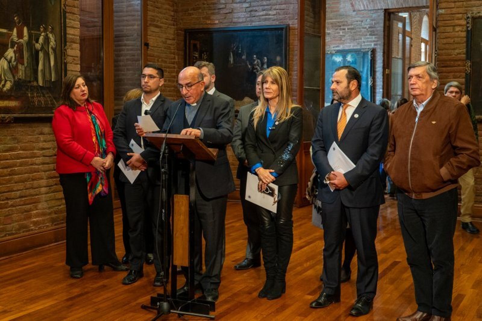 El cardenal Chomali y los precandidatos presidenciales