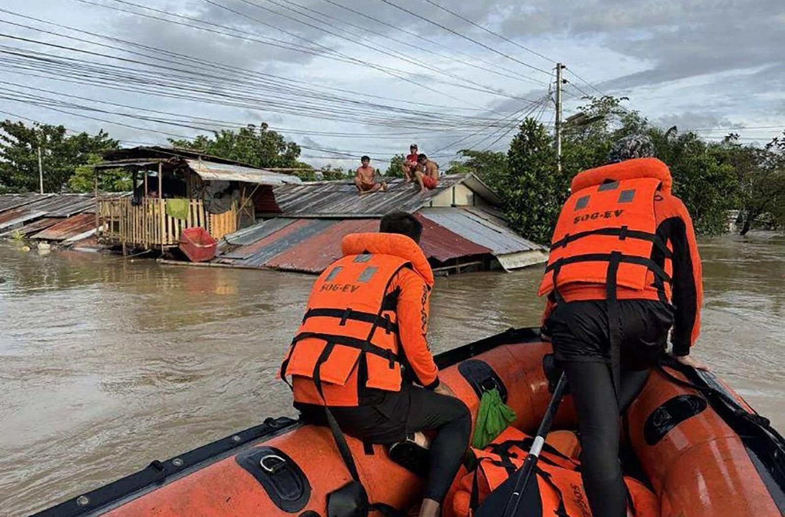 Filipinas sufre una nueva tormenta tropical