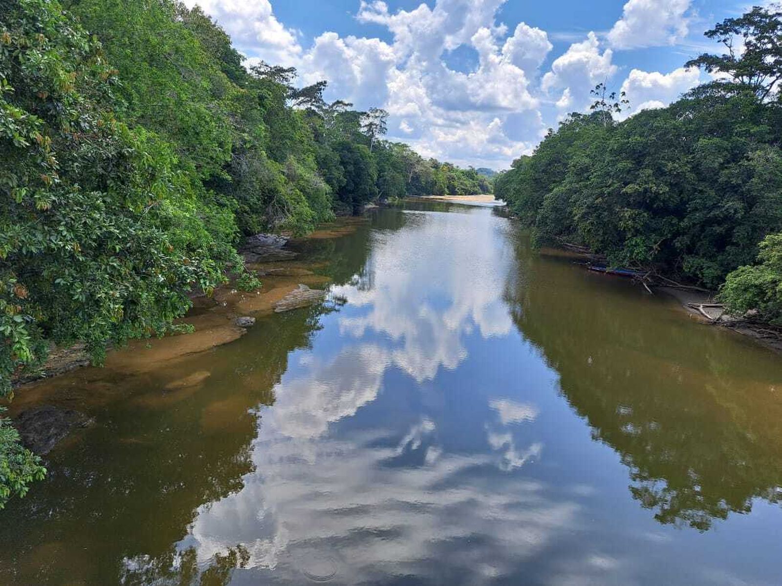 El cielo en el rio, el rio en el cielo
