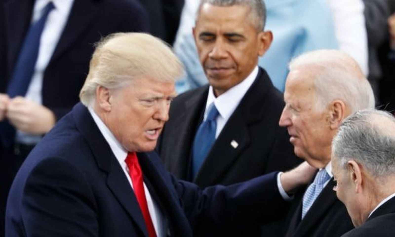 Biden y Trump, junto a Obama