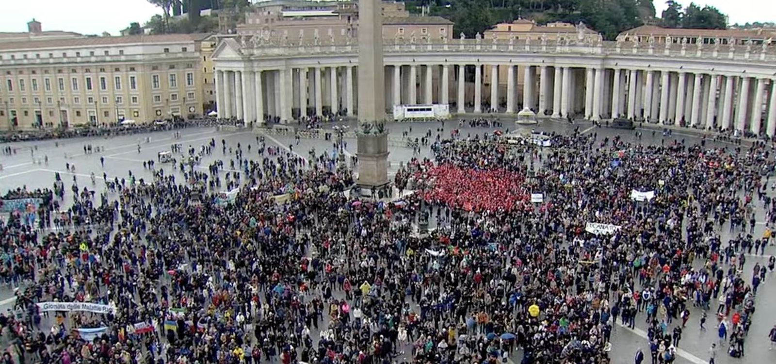 Miles de fieles en San Pedro