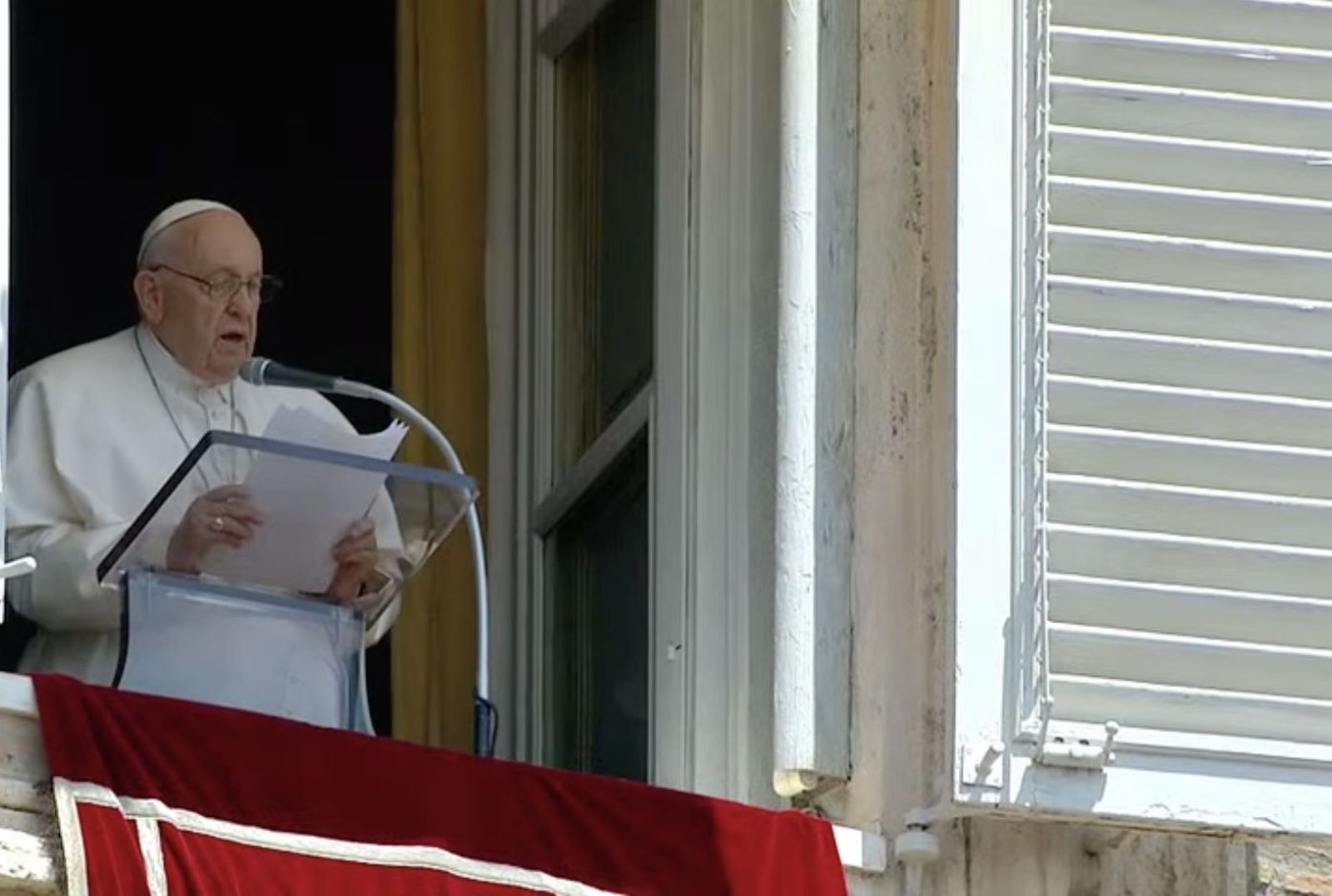 El Papa, durante el Regina Coeli