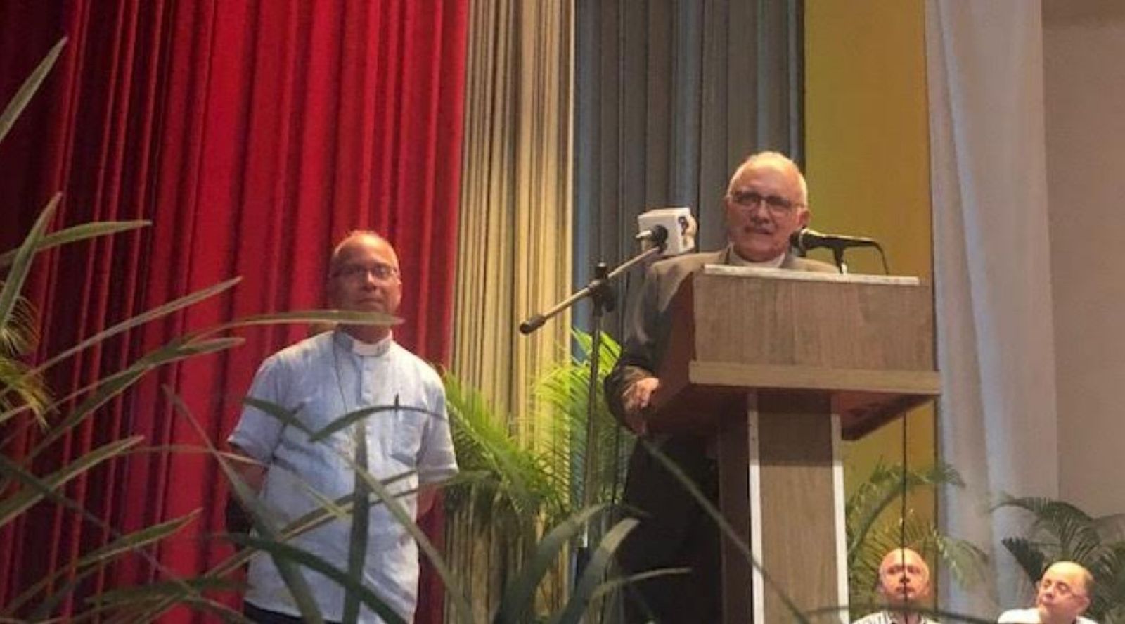 Porras presenta a Barreto al Congreso de Teología