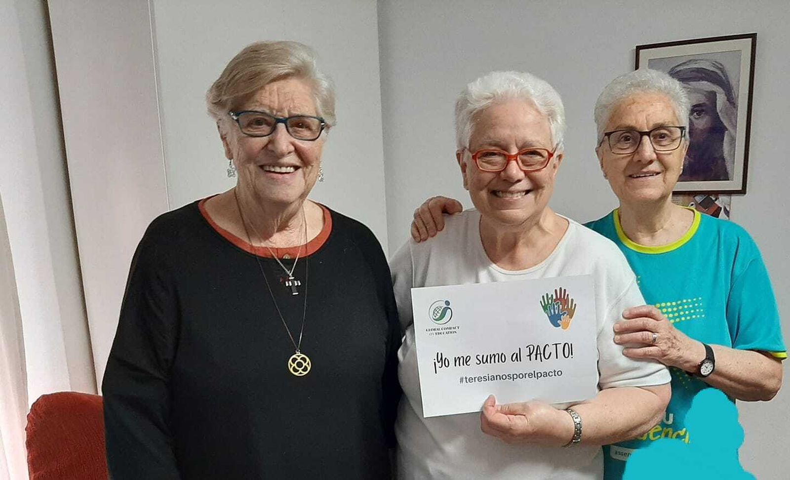 Viqui Molins, a la izda, y sus dos compañeras