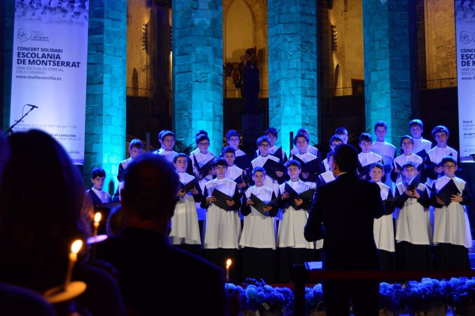 La Escolanía de Montserrat brilla con luz propia en Santa María del Mar para combatir el cáncer infantil