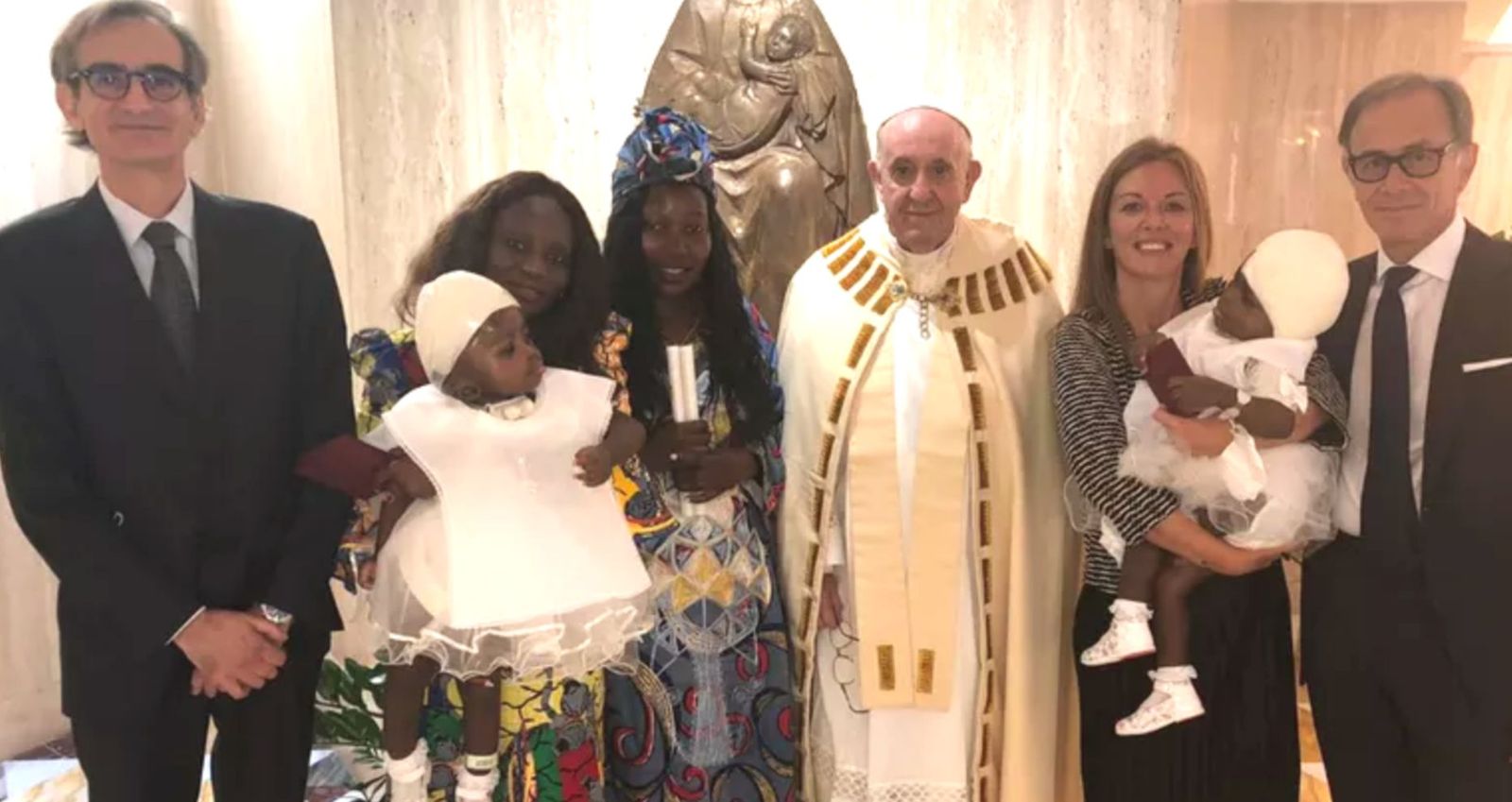 Las siamesas bautizadas por Francisco