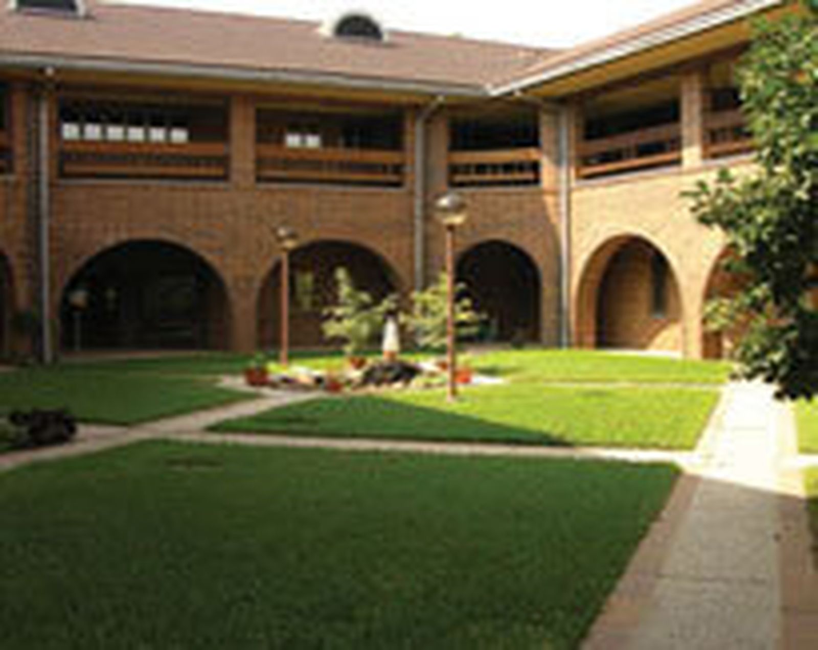 Patio del convento de las carmelitas descalzas en Arlington (Texas)