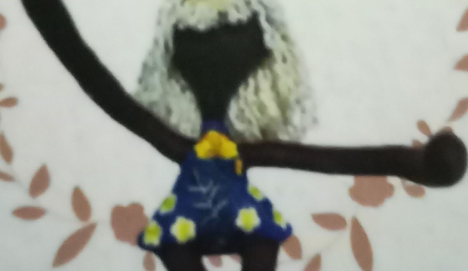 Silueta de muñeca abrazadora