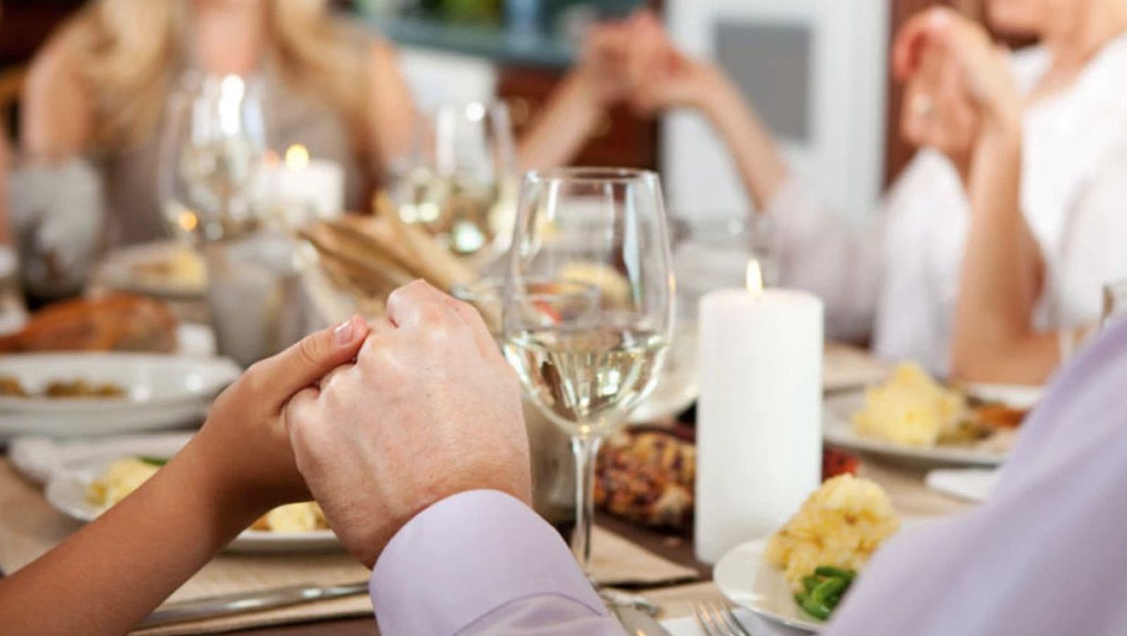 El Papa pide bendecir la mesa