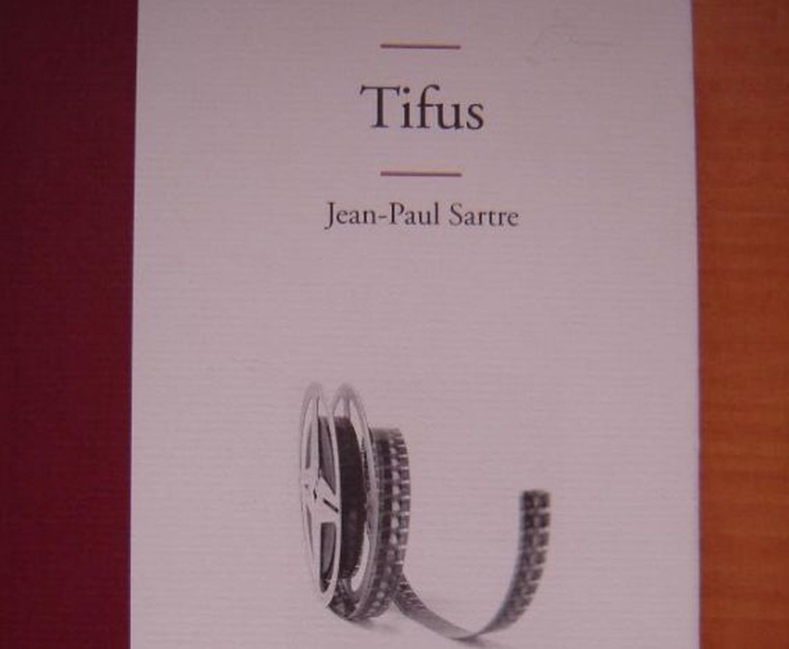 "Tifus". Un guión de Sartre editado por Edhasa