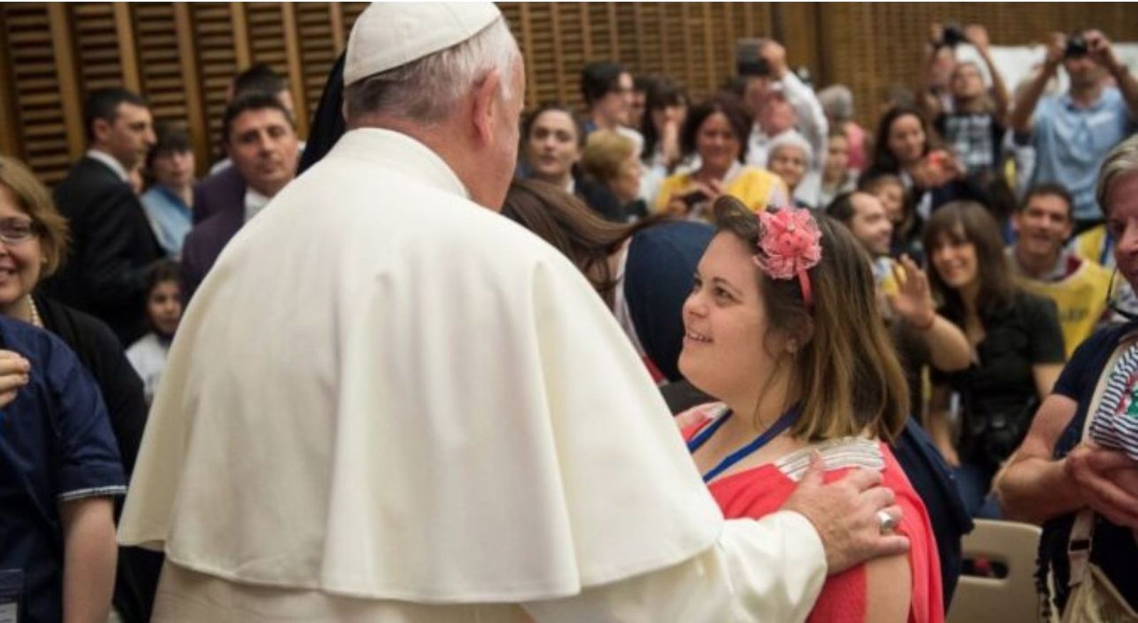 El Papa y una persona con discapacidad