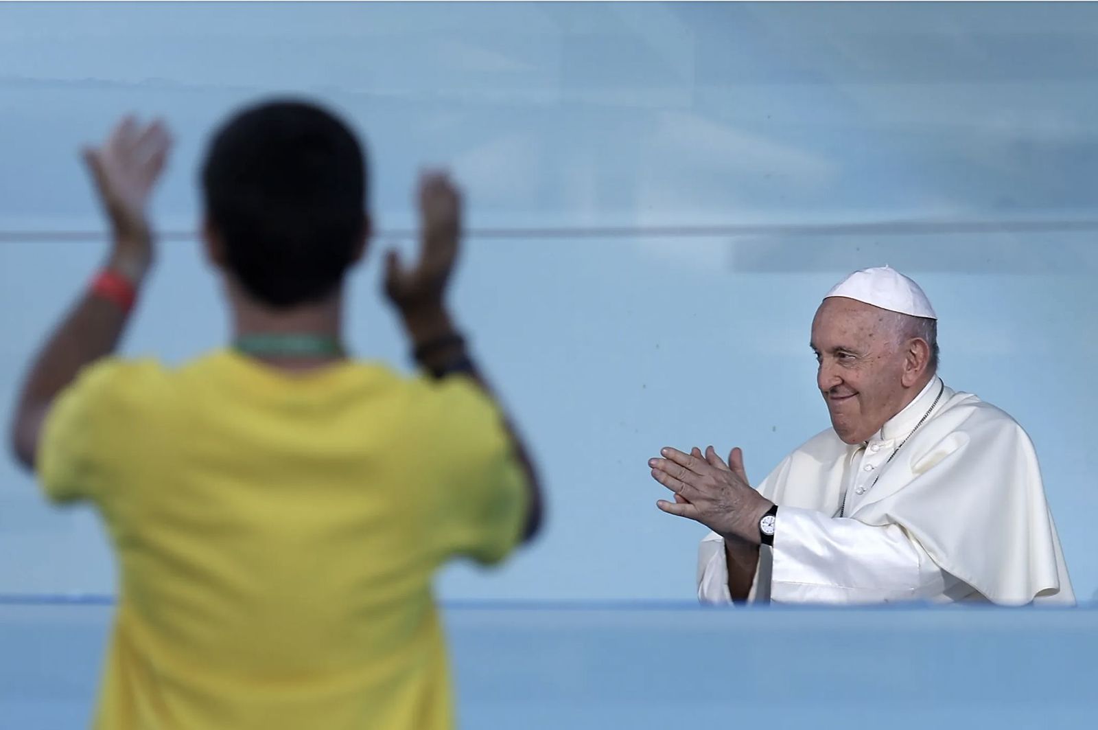 Francisco aplaude a los jóvenes en la JMJ de Lisboa