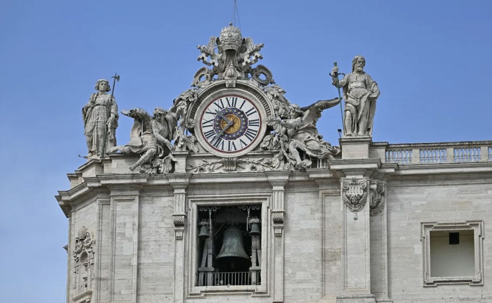 Campanas por la muerte del Papa