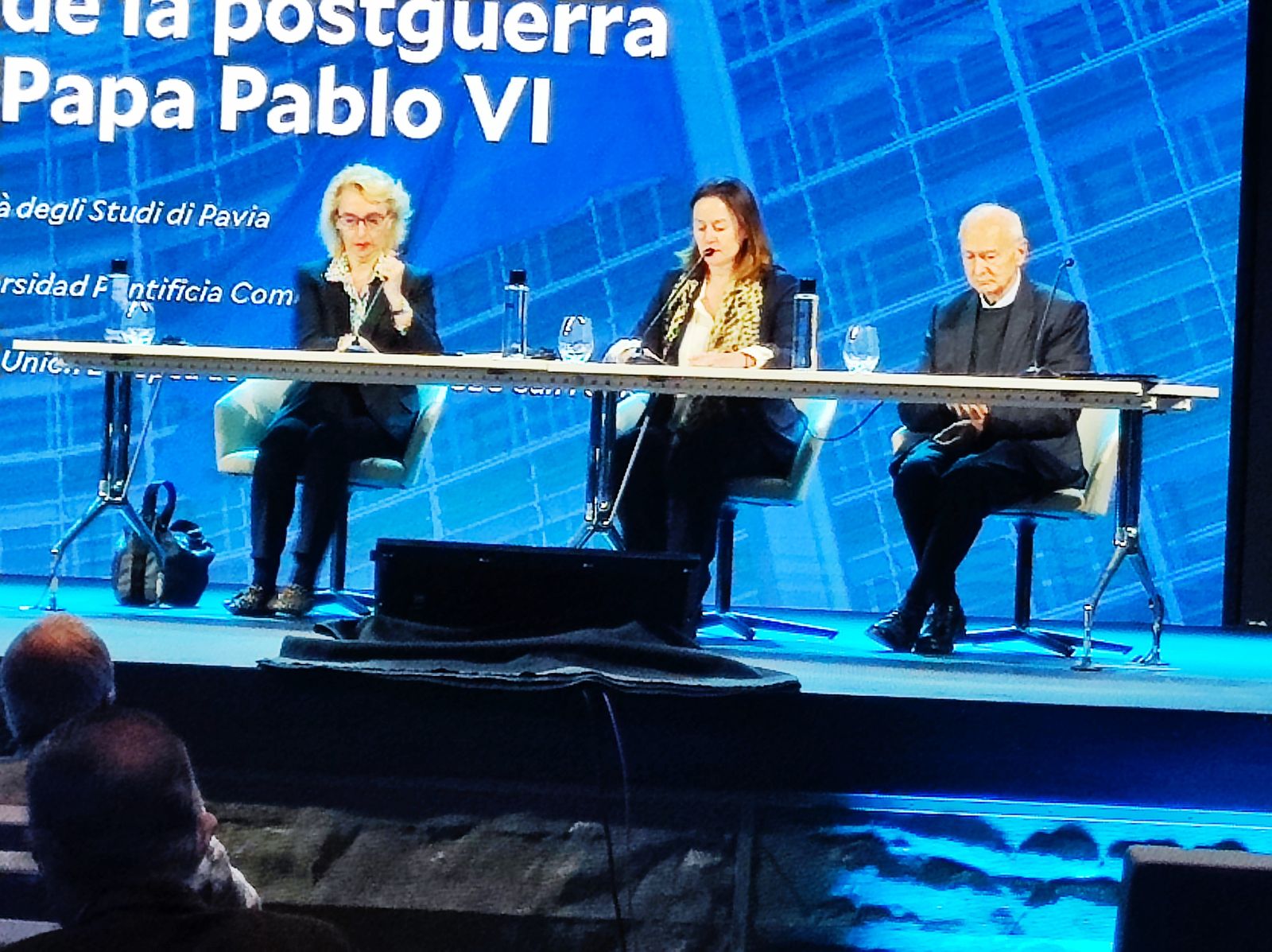 Los profesores Laboa y Negruzzo, con la moderadora Soledad Becerril