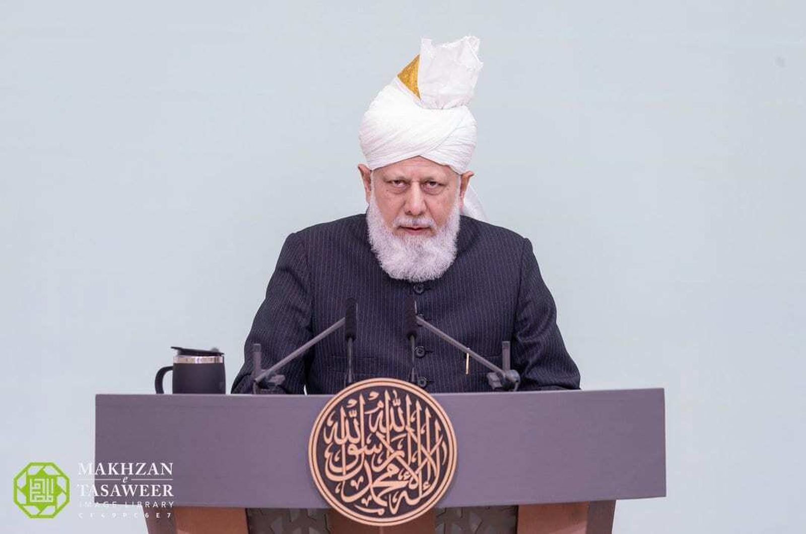 Hazrat Mirza Masrur Ahmad, líder Internacional de la Comunidad Musulmana Ahmadía